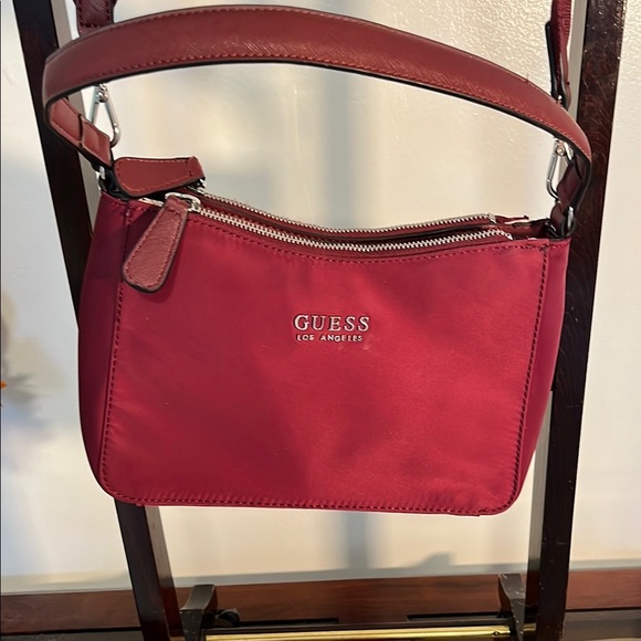 👜 GUESS Los Angeles Burgundy Crossbody Bag – Nylon & Faux Leather - Picture 3 of 10